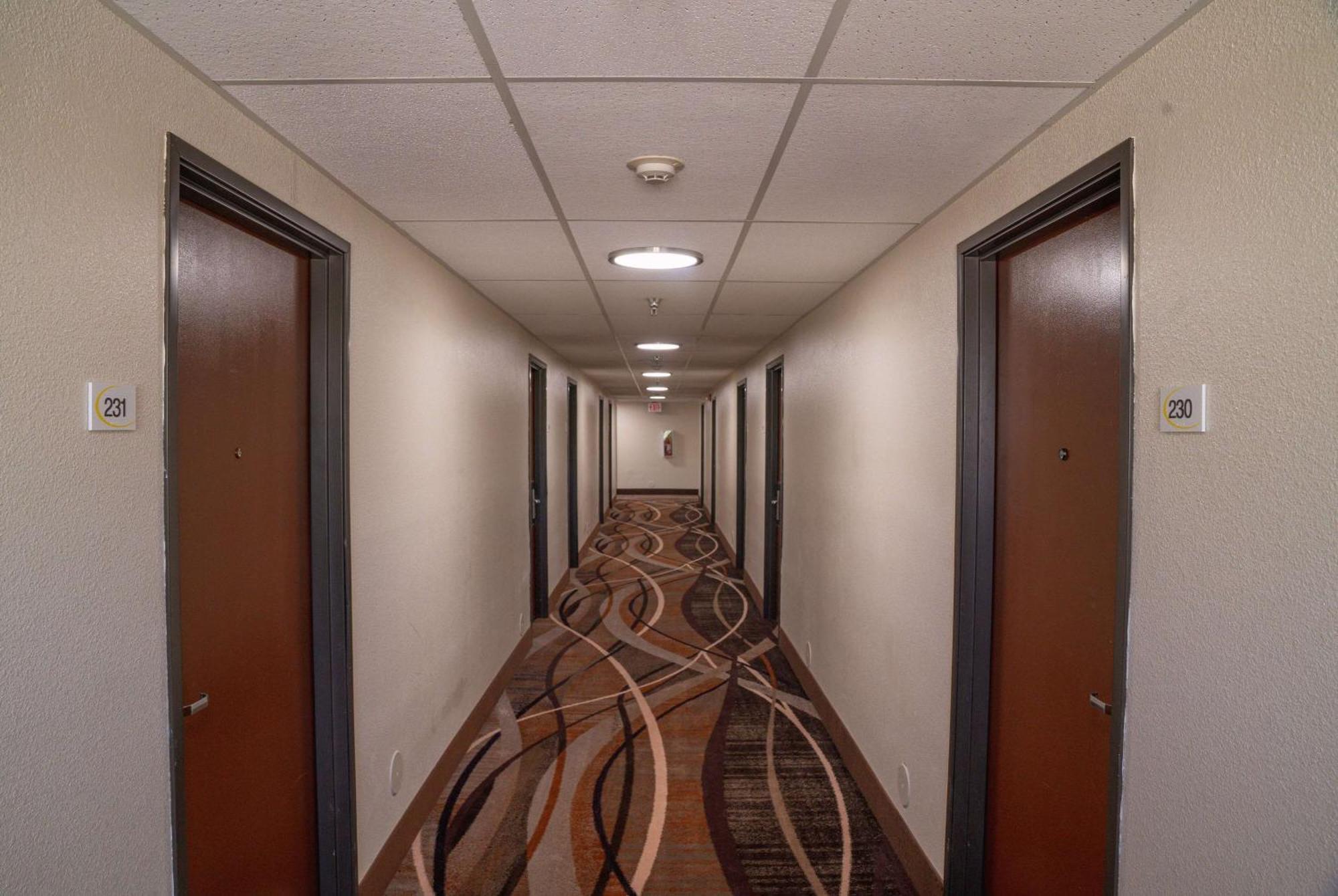 Super 8 By Wyndham Hotel